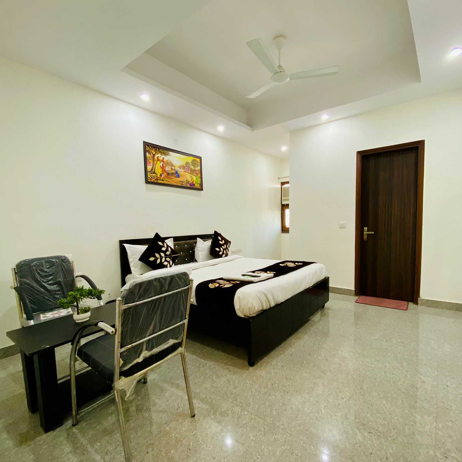 OYO 91093 Krishna Residency, Noida 3