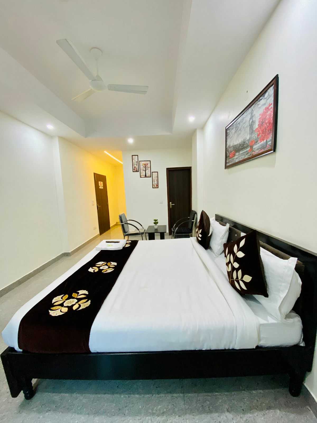 OYO 91093 Krishna Residency, Noida 4