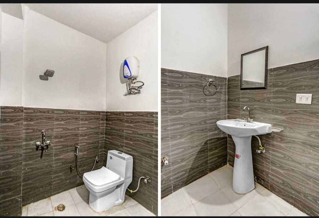 OYO 91093 Krishna Residency, Noida 5