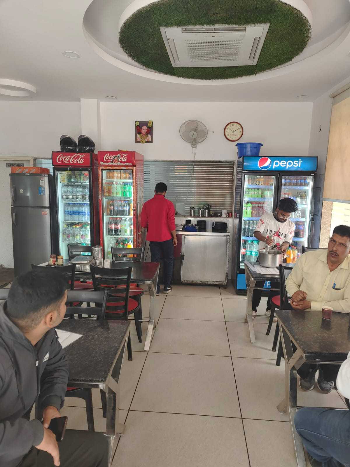 OYO 91194 Food Plaza, Zirakpur 3