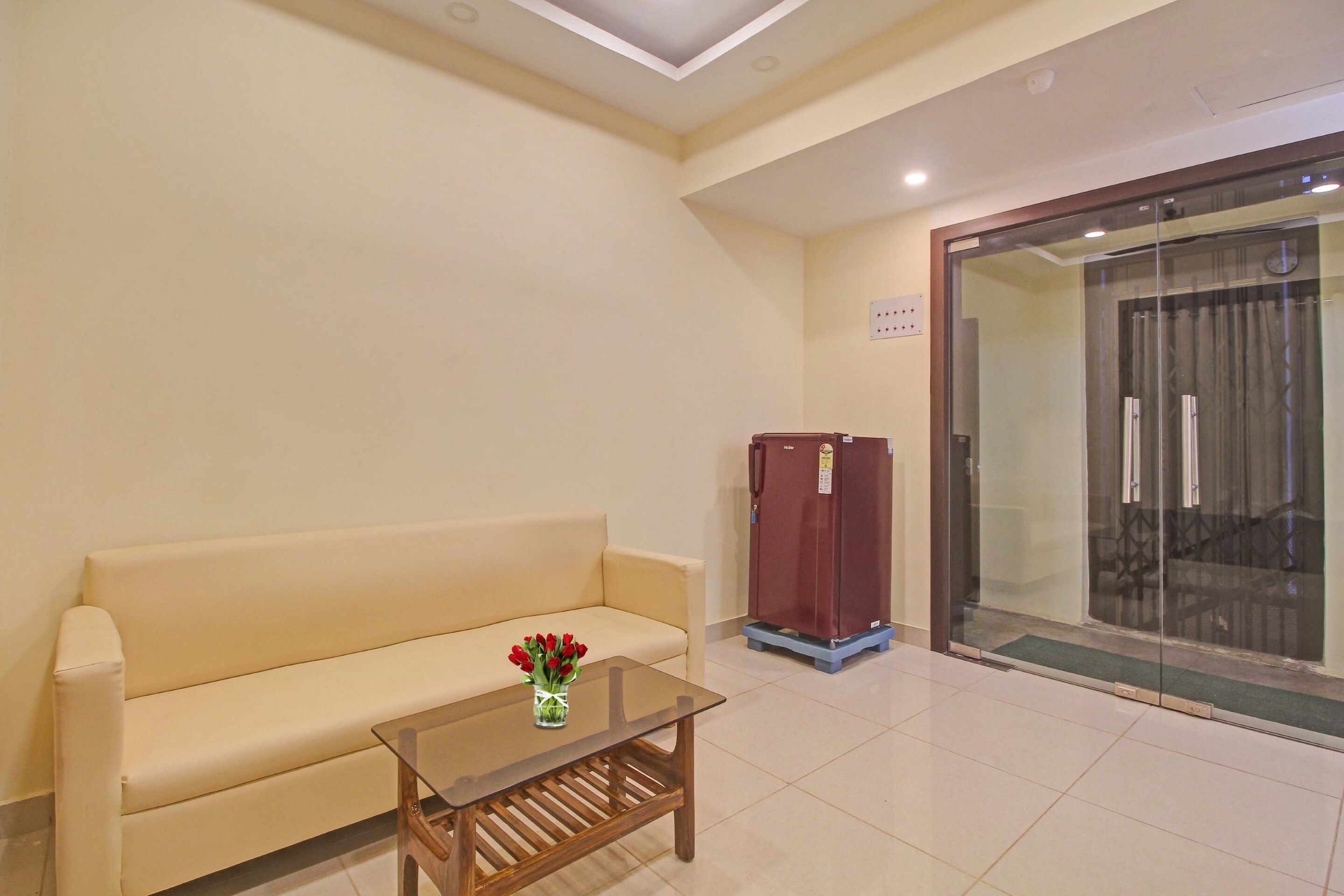 Townhouse 1050 Centre Point Inn, Kolkata 3