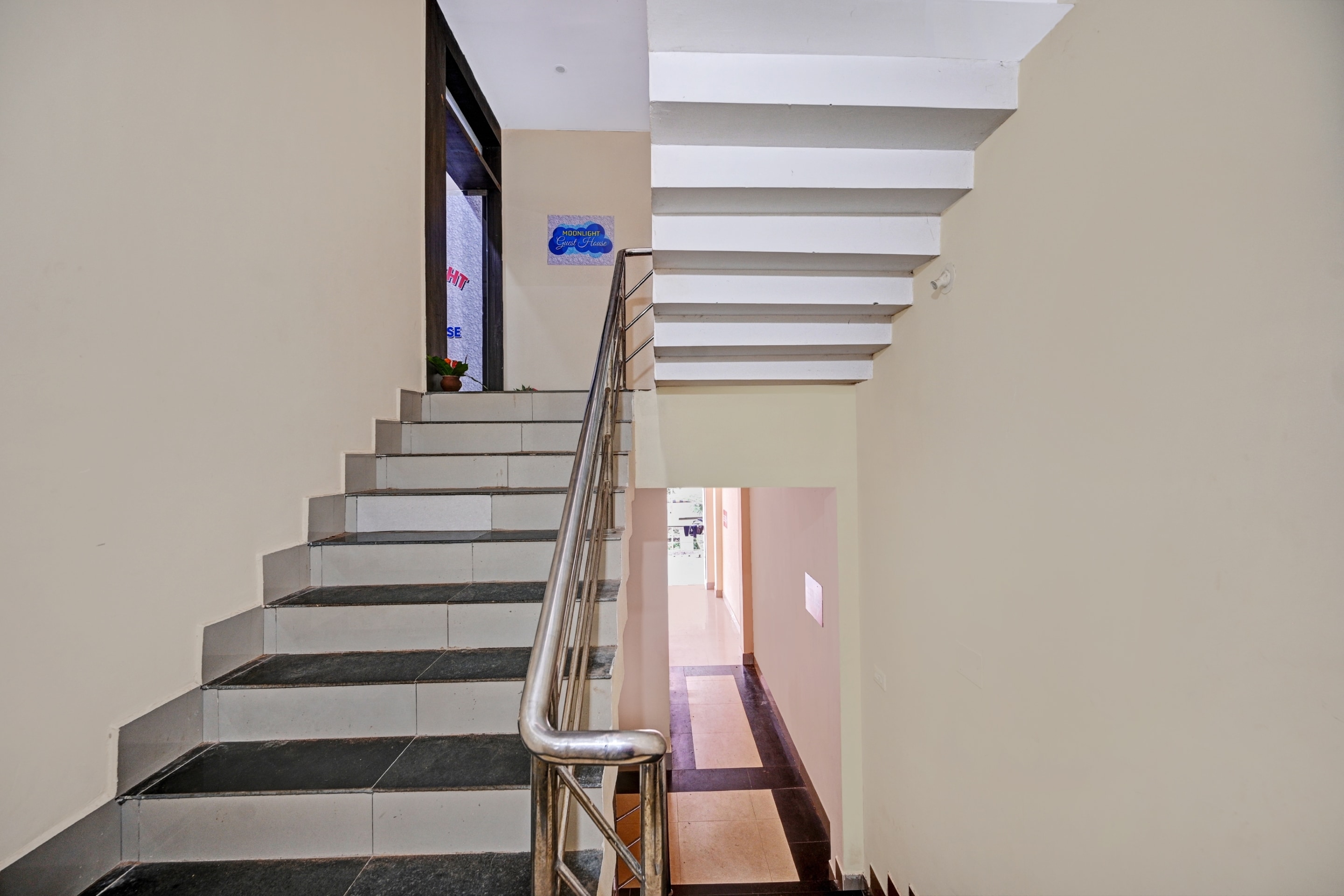 Capital O 90988 Moonlight Guest House, Bhubaneswar 4