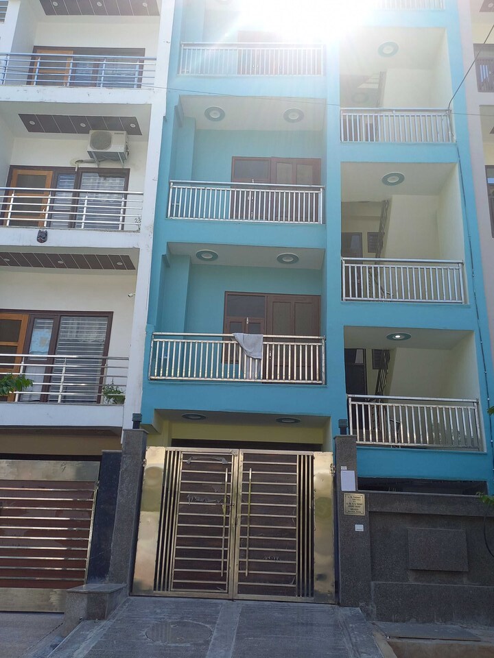 SPOT ON 91882 Boby Residency, Noida 3