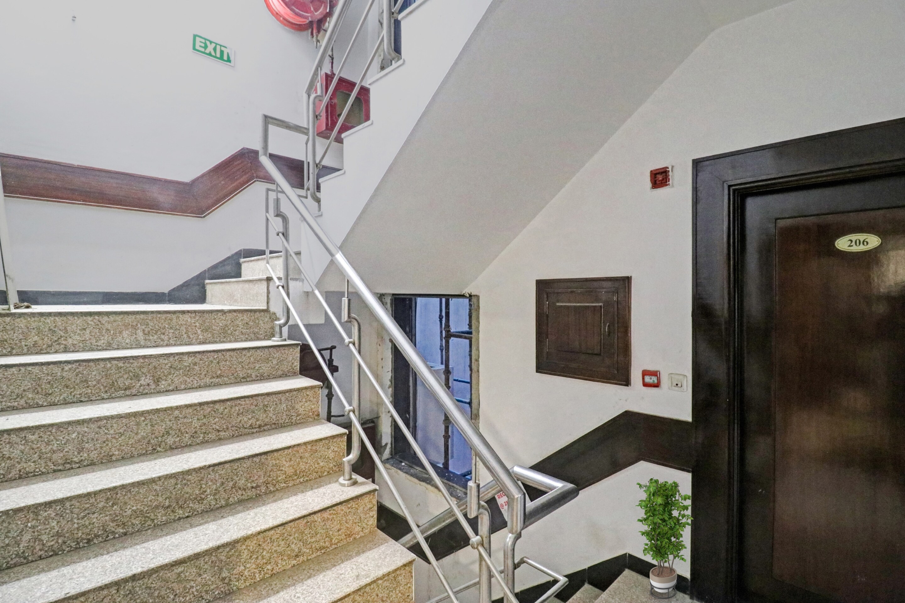 Capital O 91609 Hotel Sunberry, New Delhi 2