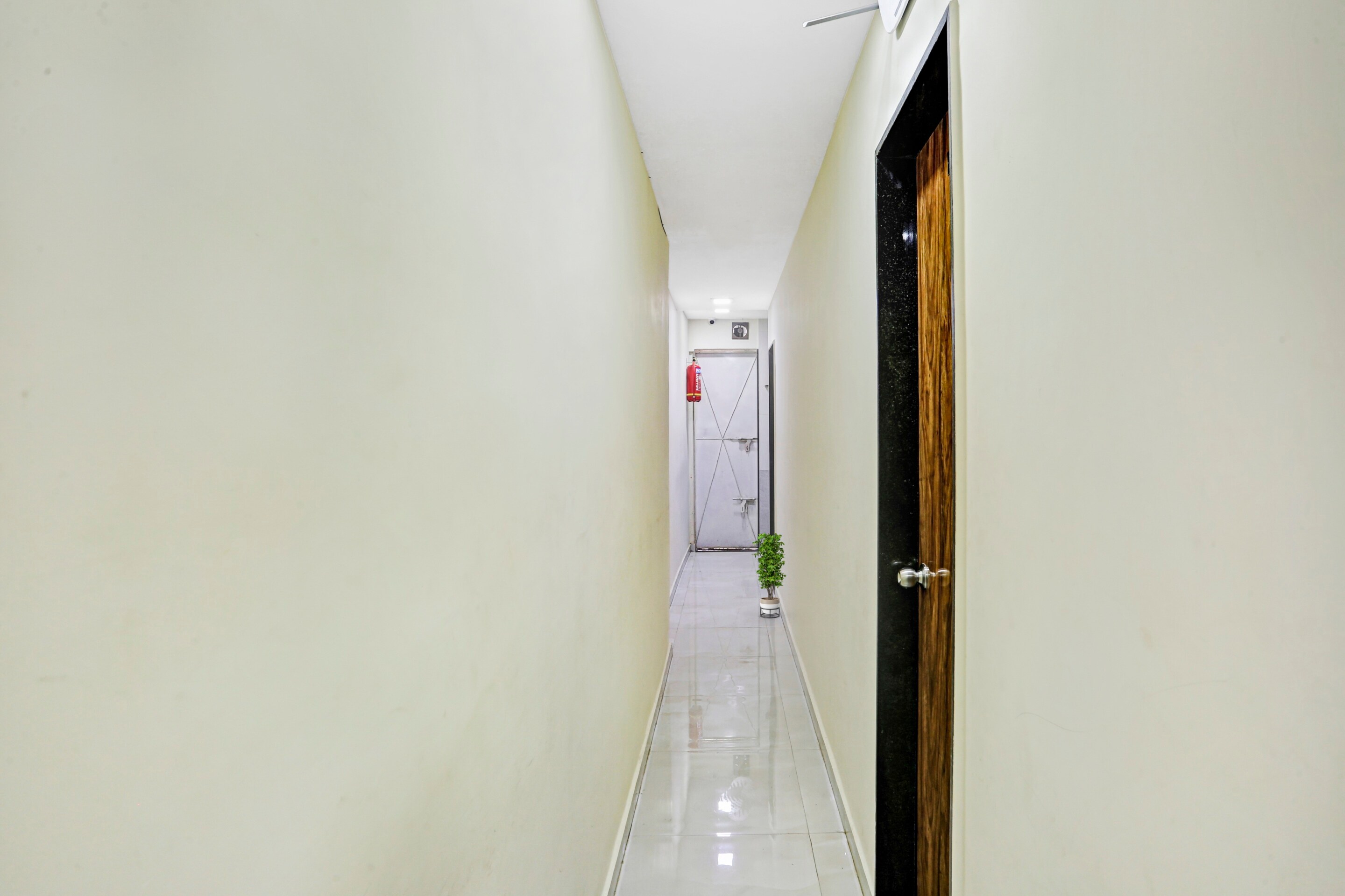 OYO 92129 Hotel S K Palace, Mumbai 3