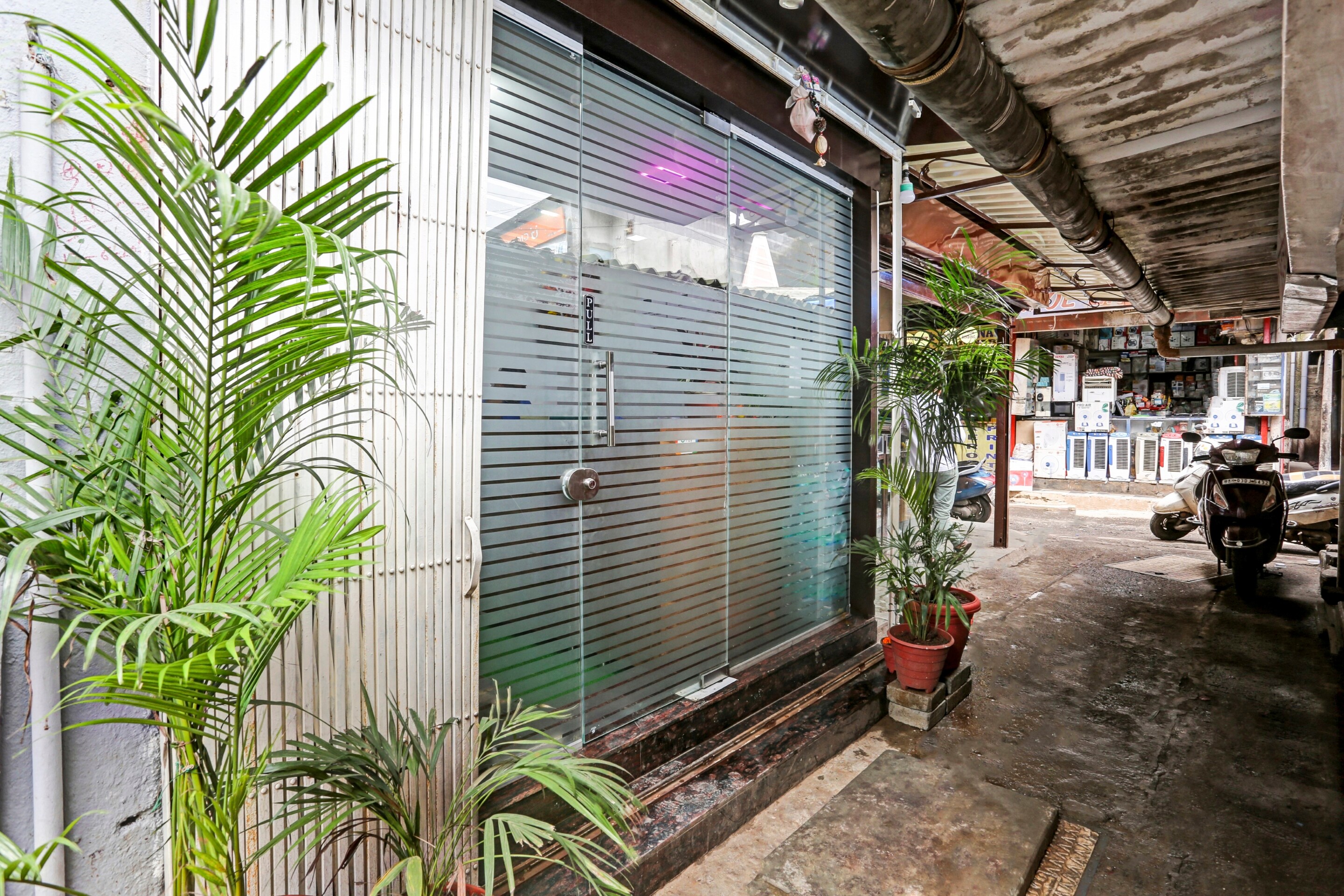 OYO 92129 Hotel S K Palace, Mumbai 5