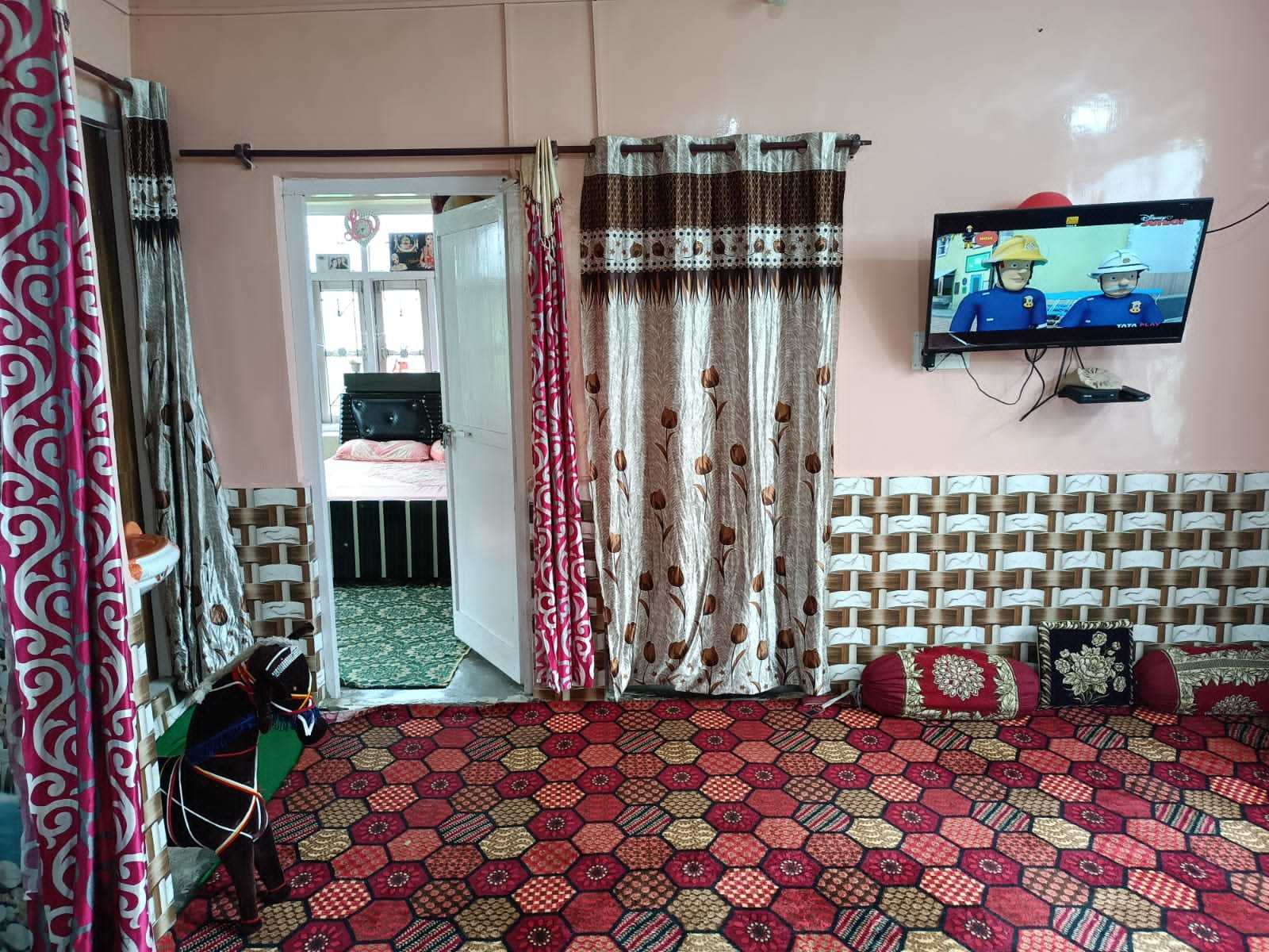 OYO HOME 92225 Sarwat Homestay, Doda 4