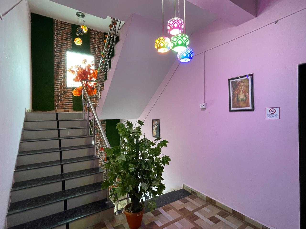 OYO HOME 92165 Tanishka, Solapur 3