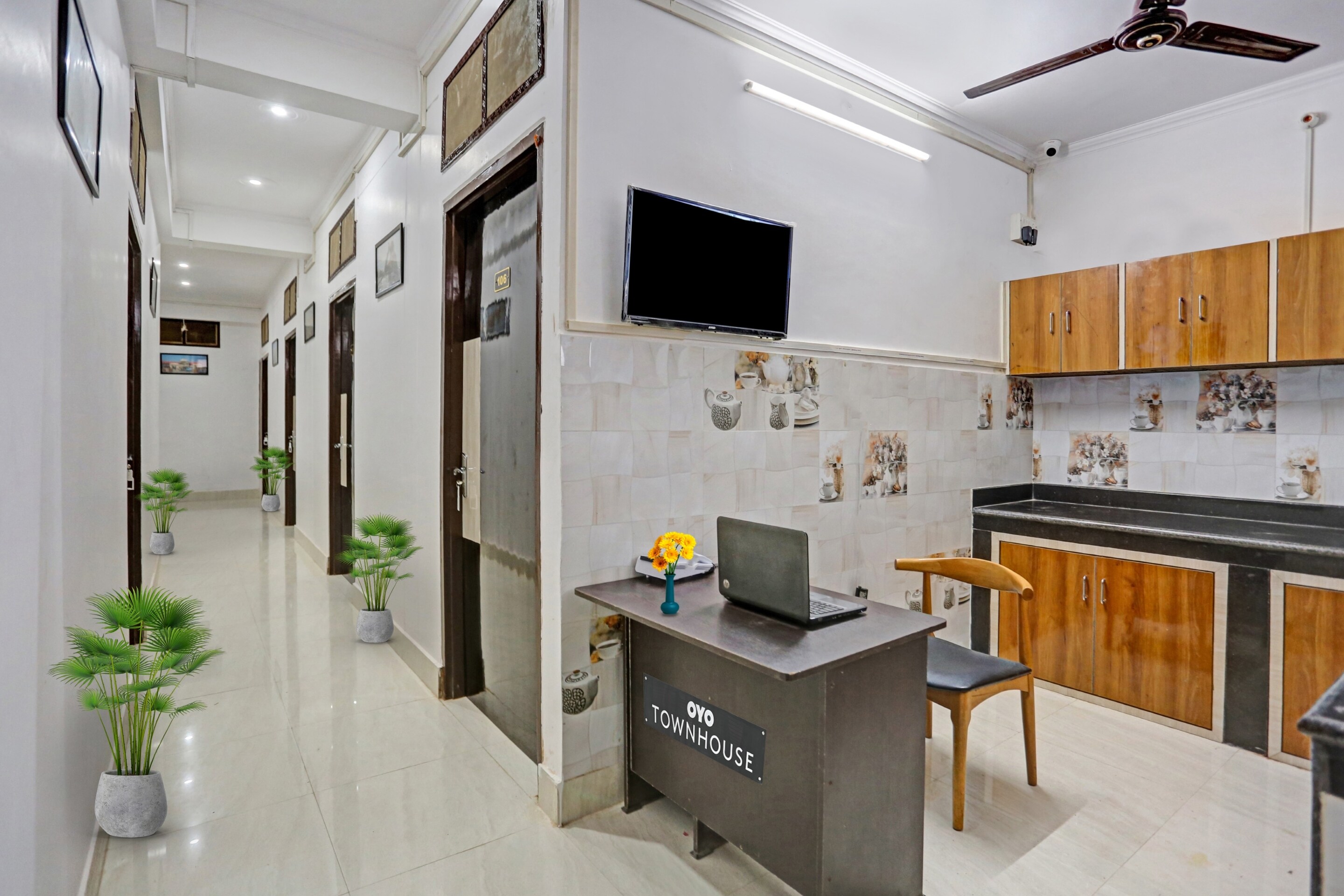 Townhouse 1082 Holidayy Inn, Allahabad 2