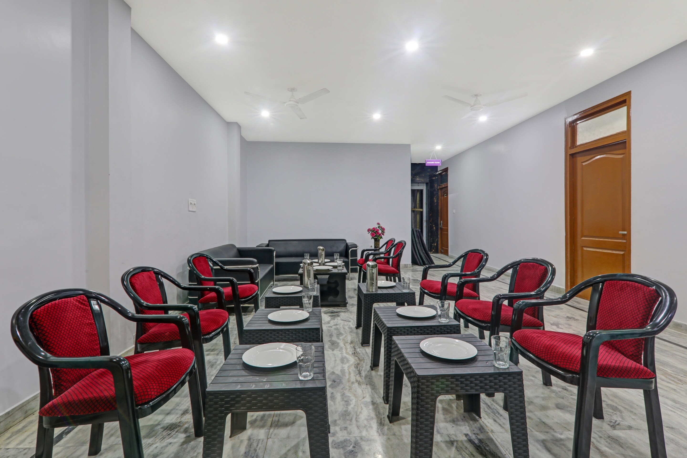 Townhouse 1094 North Inn, Lucknow 4