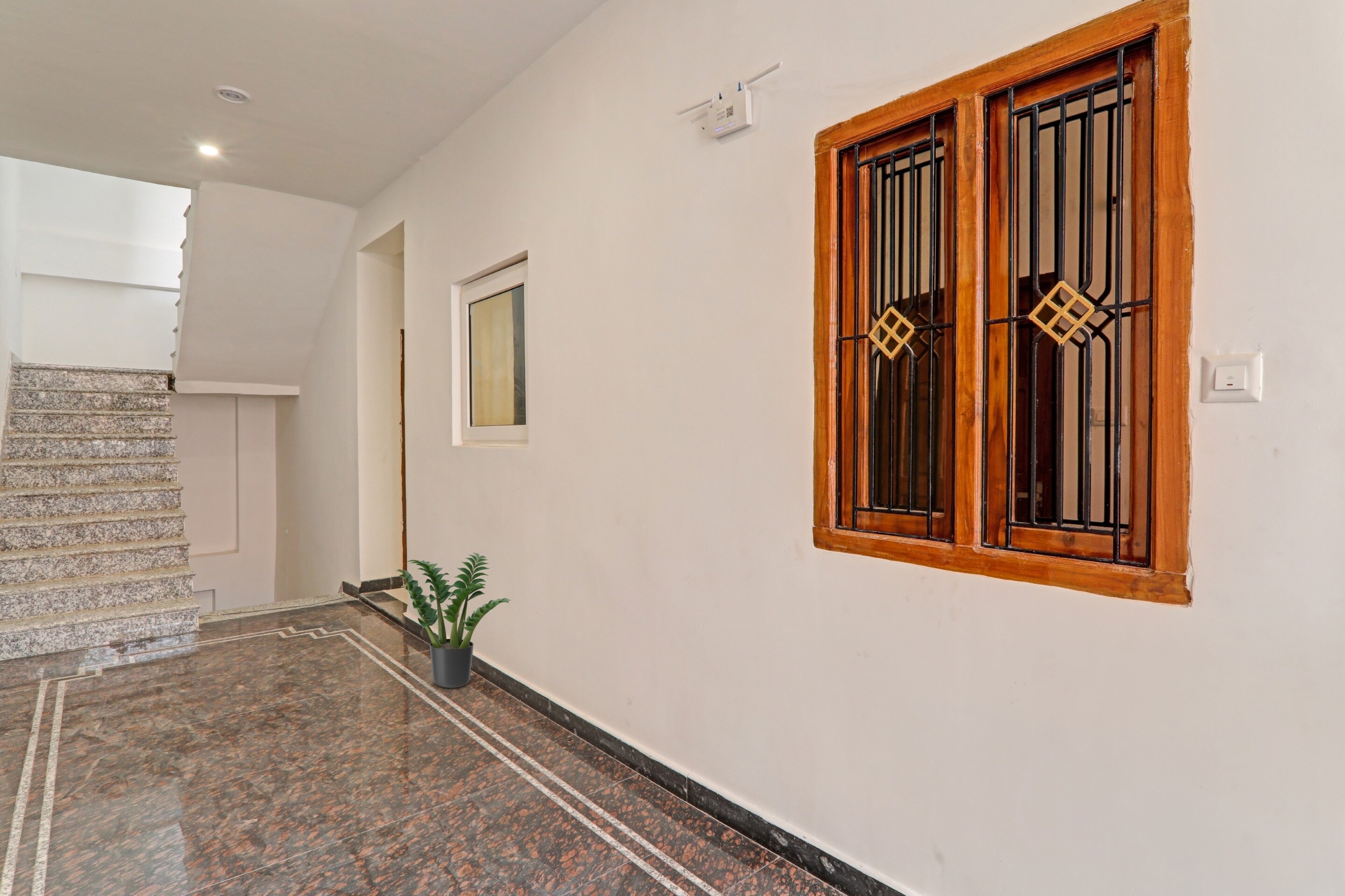 OYO Flagship 92273 Hotel R R Inn, Gorakhpur 4