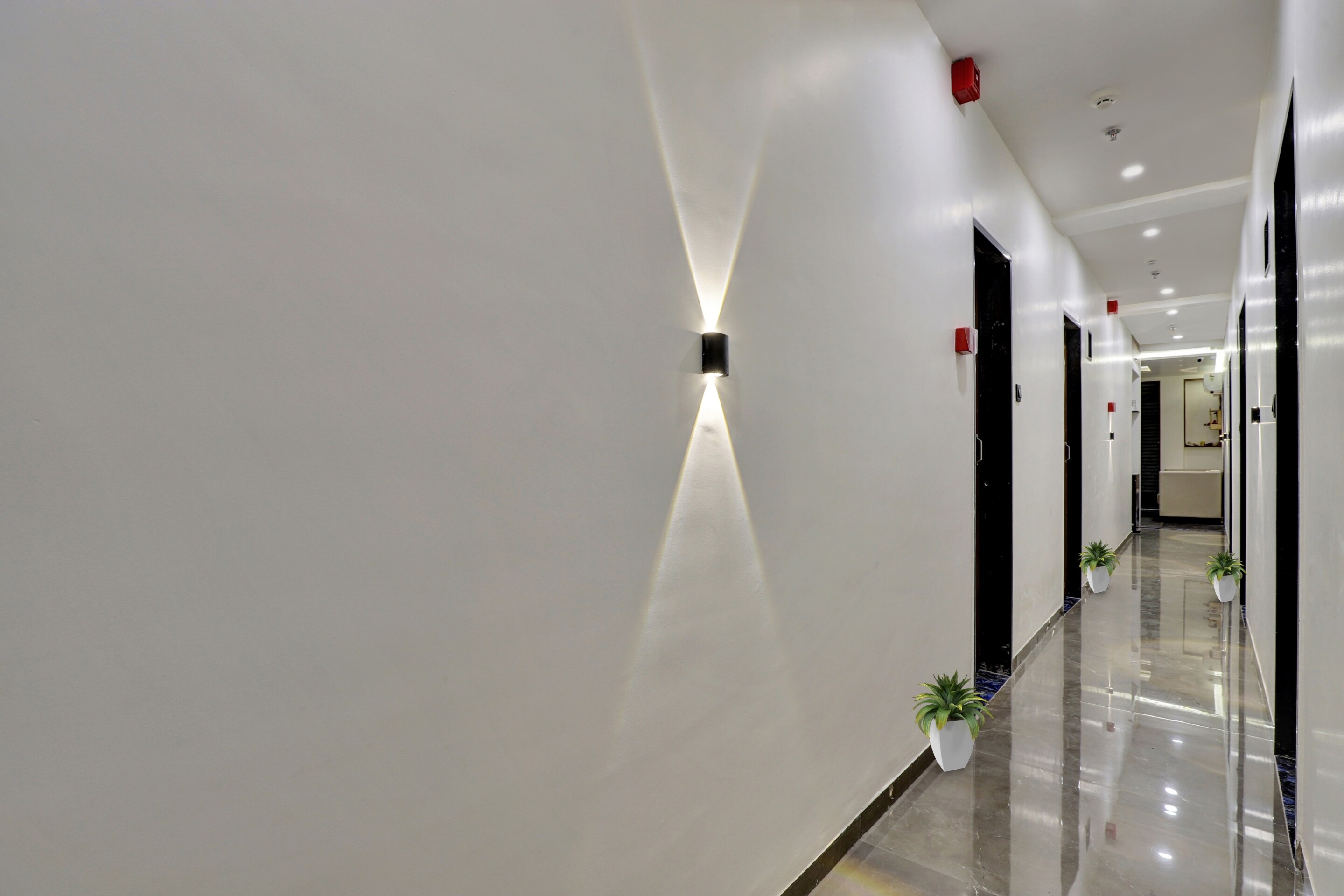 OYO Flagship 92431 Hotel Arihant, Surat 2