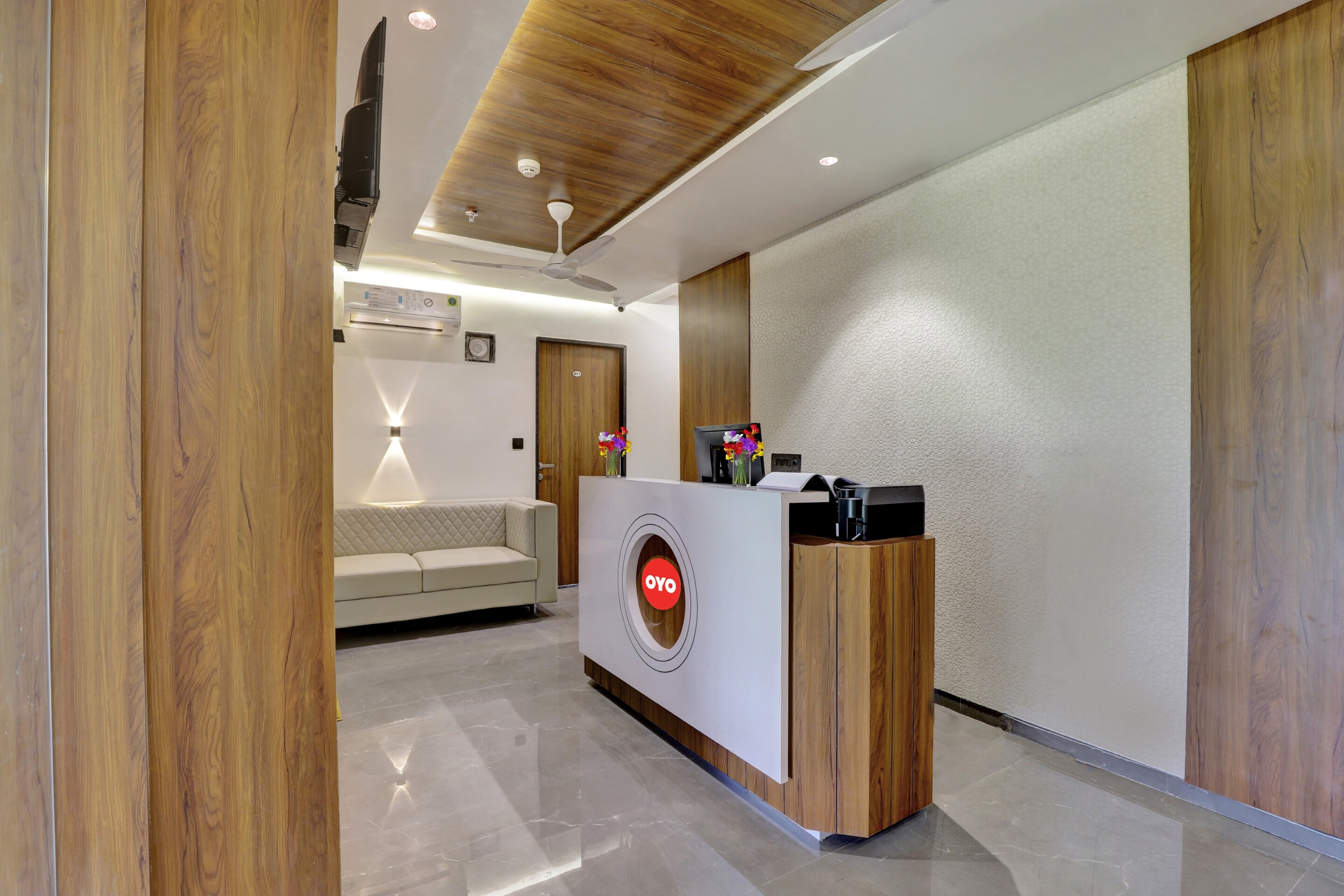 OYO Flagship 92431 Hotel Arihant, Surat 3