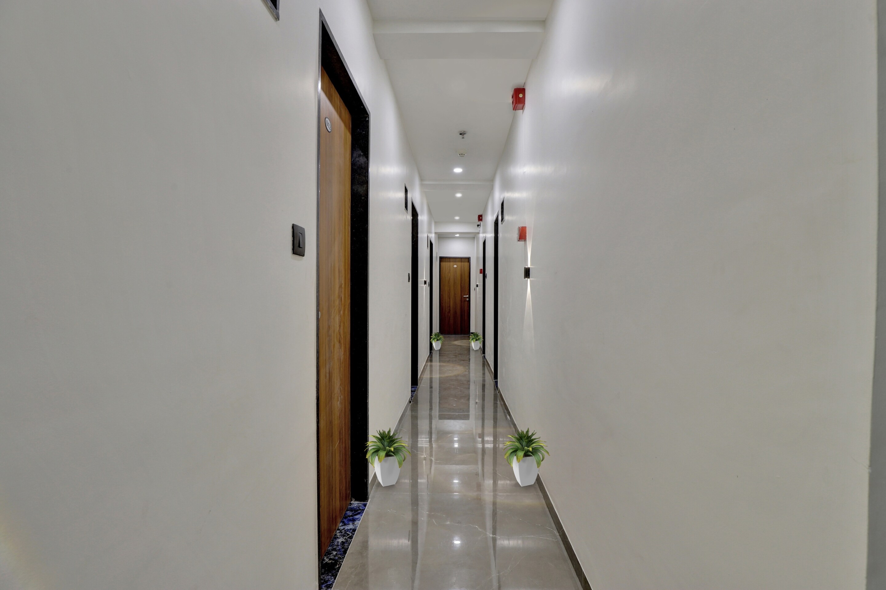 OYO Flagship 92431 Hotel Arihant, Surat 4