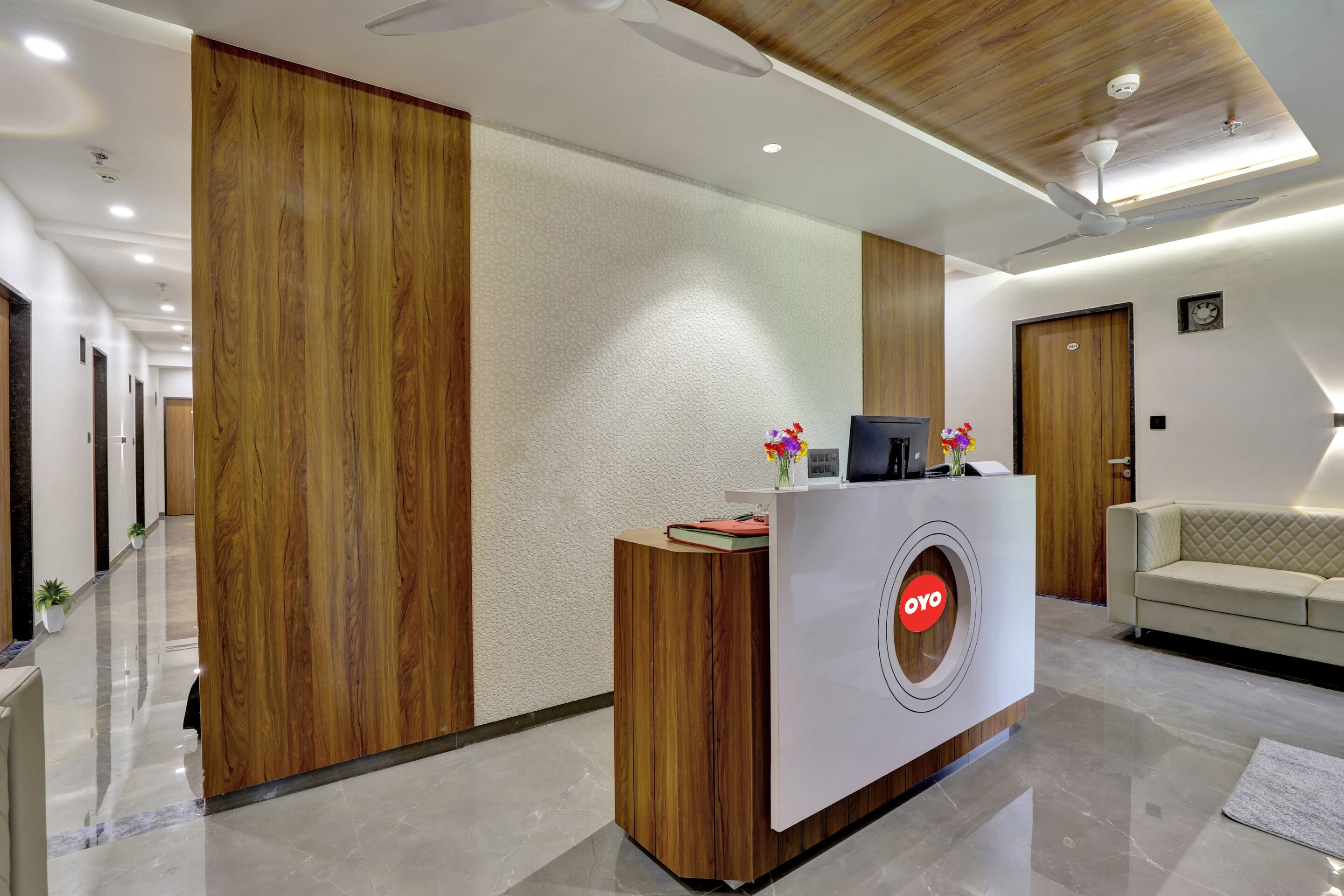 OYO Flagship 92431 Hotel Arihant, Surat 5