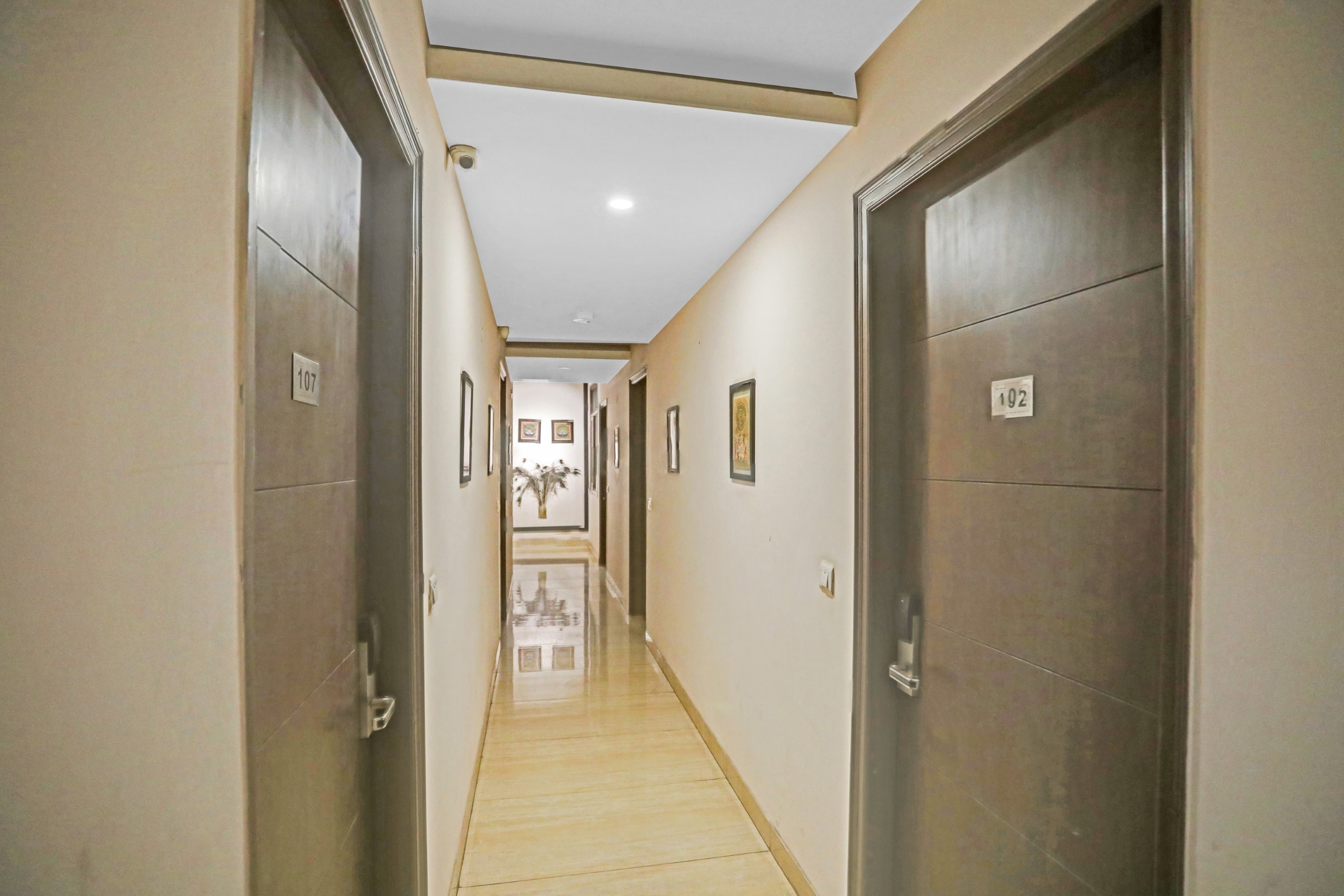 Townhouse 715 Nirvana Suites By Q Hotels, New Delhi 3