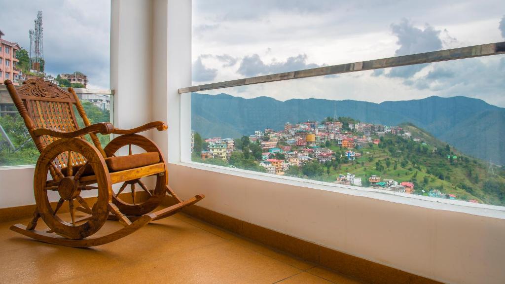 The White Haven Homestay I Rooms & Kitchen