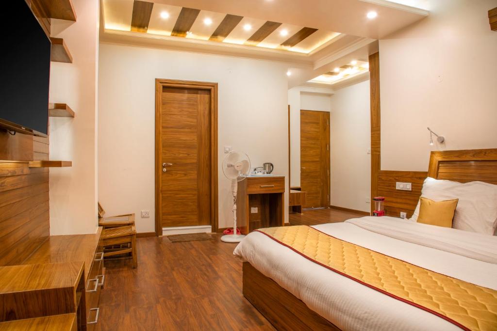 The White Haven Homestay I Rooms & Kitchen