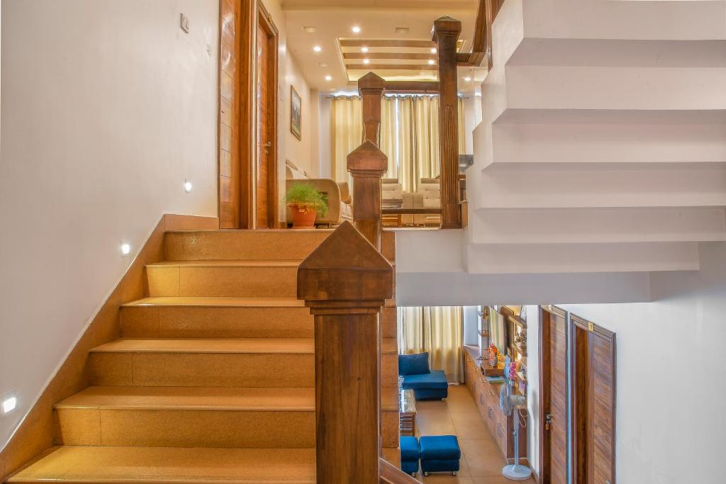 The White Haven Homestay I Rooms & Kitchen