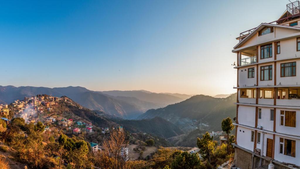 The White Haven Homestay I Rooms & Kitchen, Shimla 5