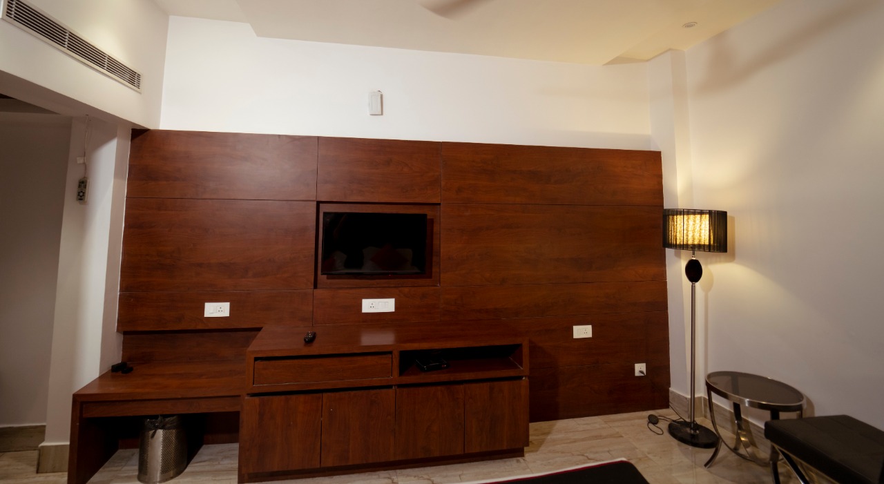 Hotel Crossroad, Lucknow