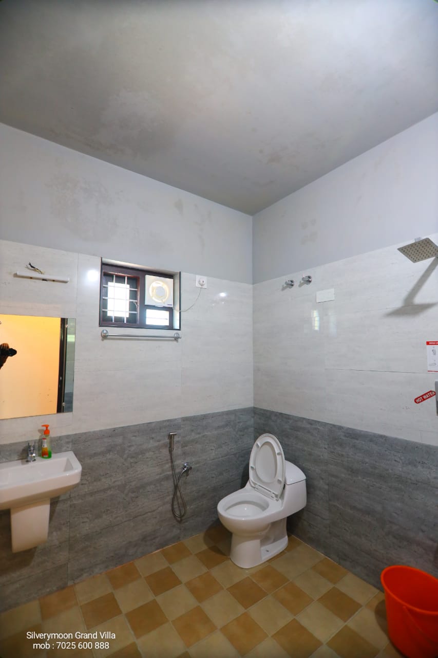 Silvery Moon Grand Villa