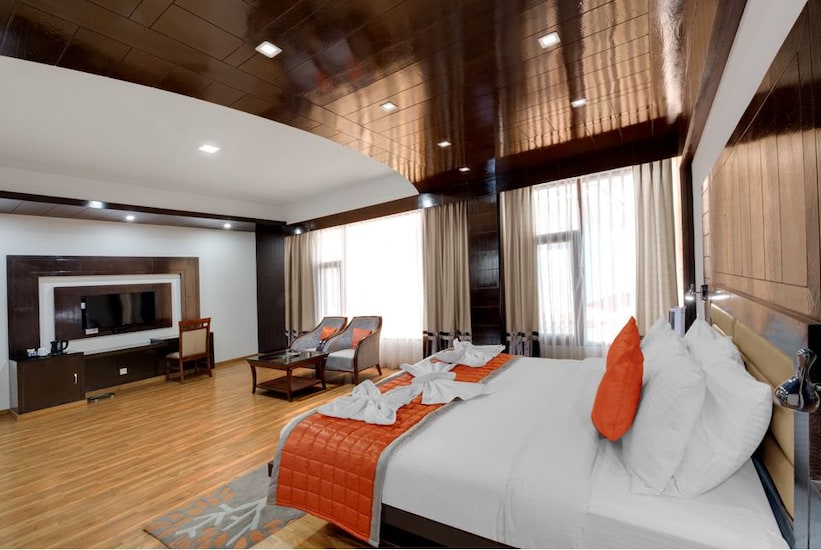 The Twin Tower Hotel, Kufri 4