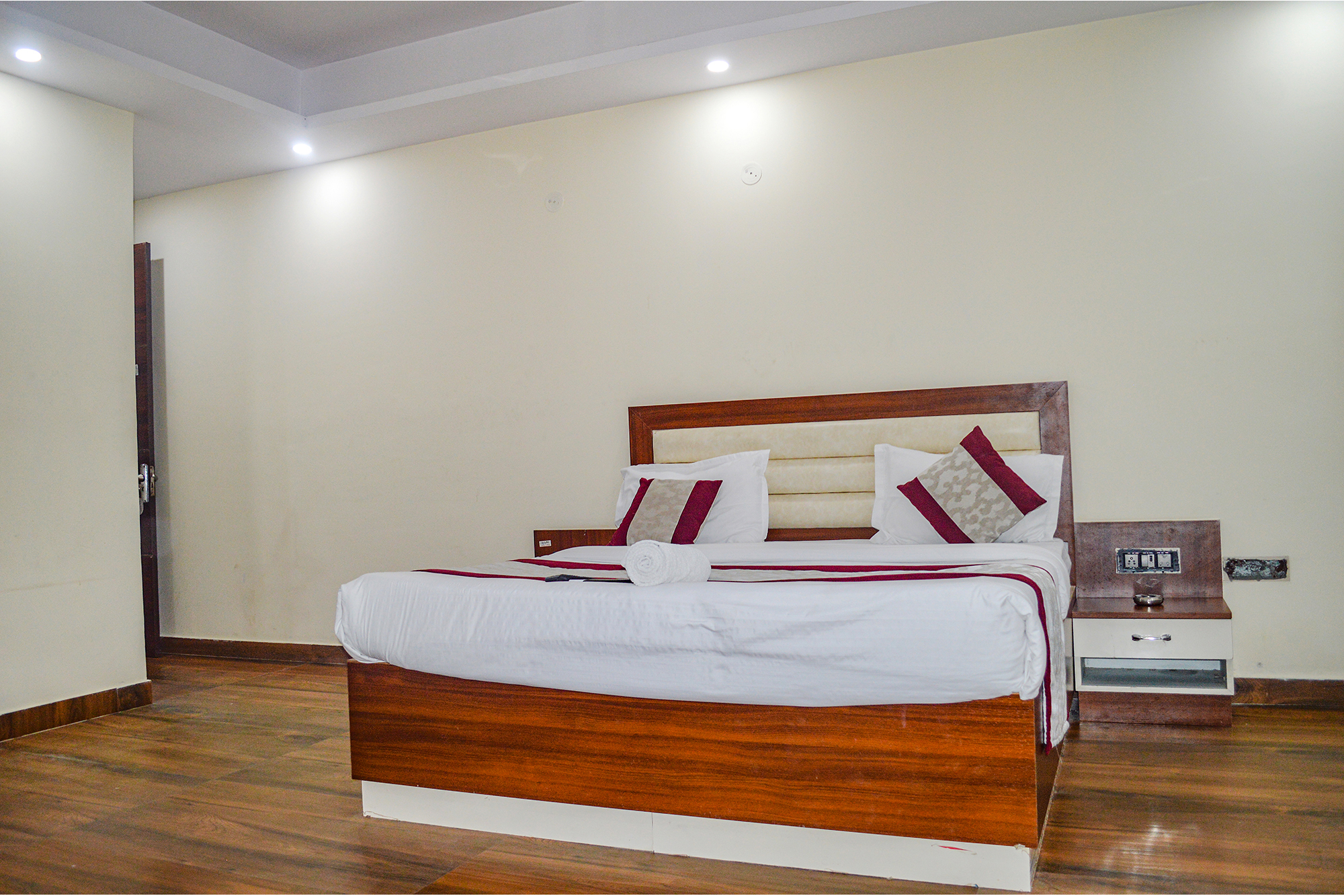 FabHotel The Golf Inn, Noida 4