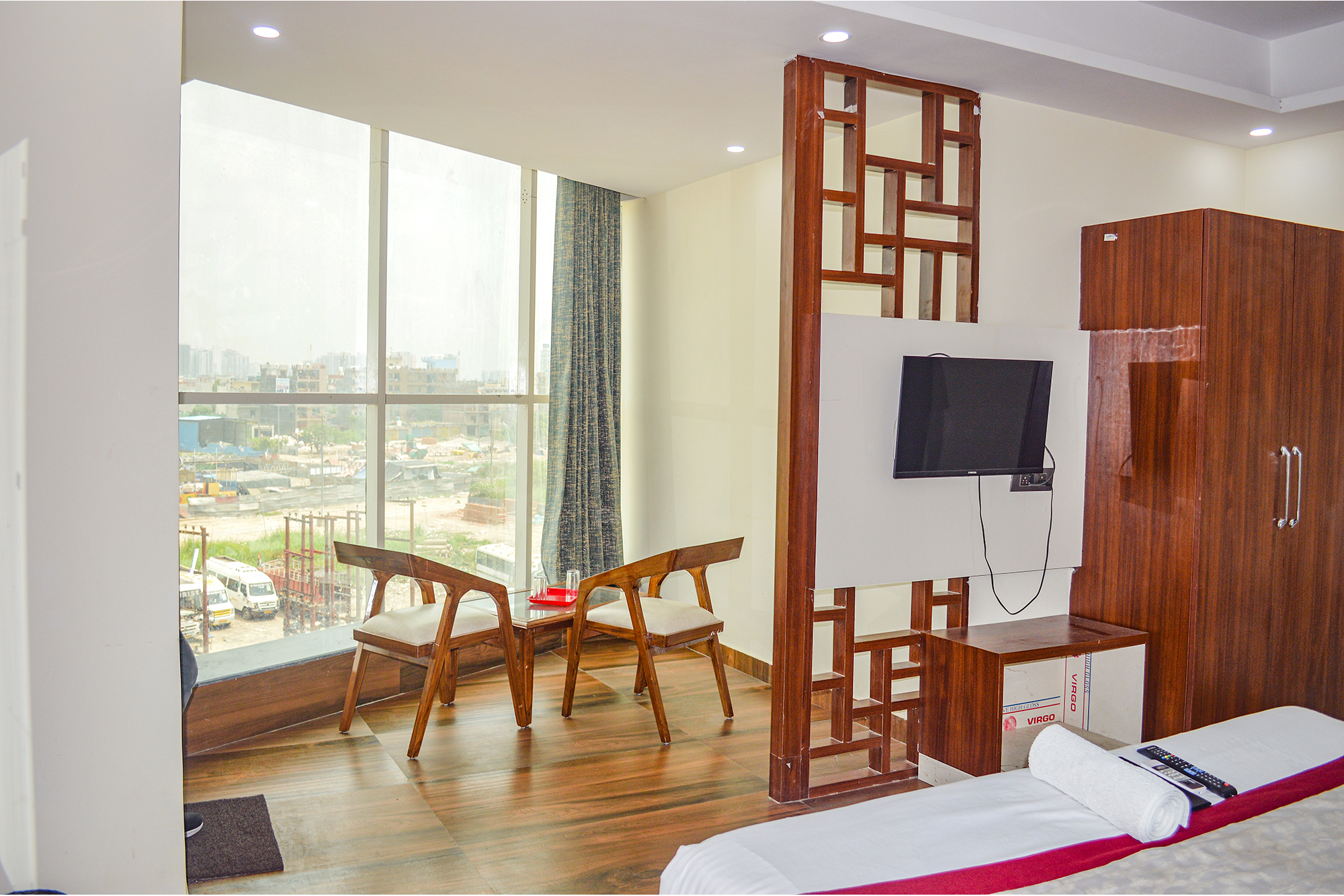 FabHotel The Golf Inn, Noida 5