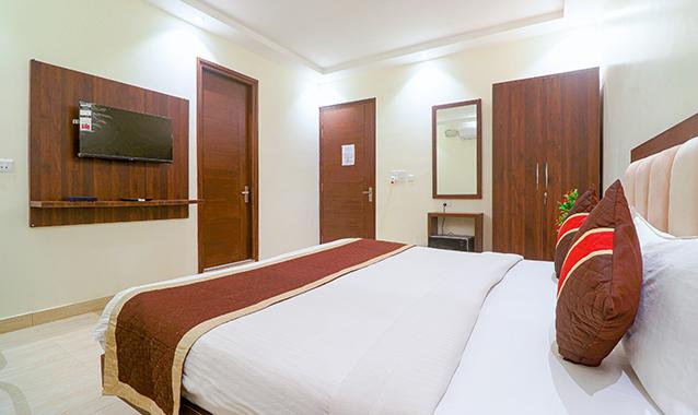 FabHotel The Premium Suits, Noida 3