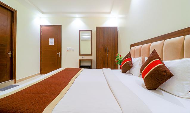 FabHotel The Premium Suits, Noida 4