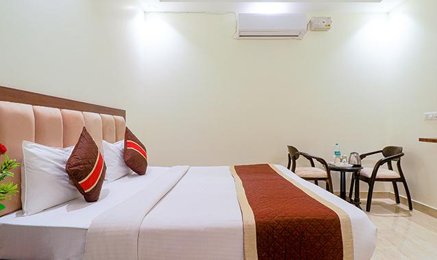 FabHotel The Premium Suits, Noida 5