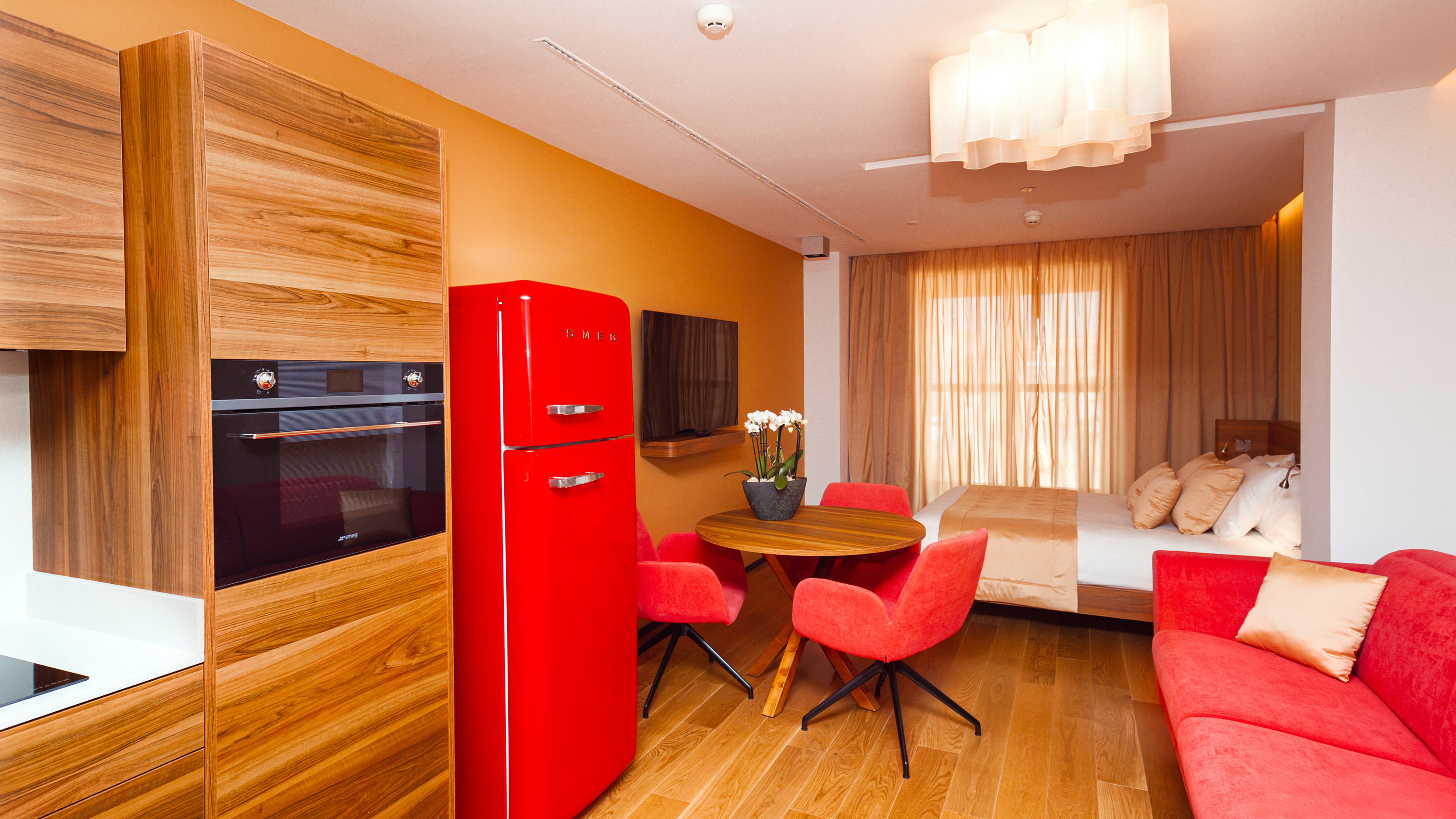 Studio Deluxe (Single Use)