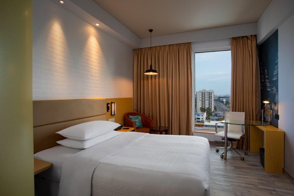 Superior Room - Queen Bed