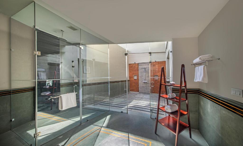 Luxury Private Pool Villa - Lake View