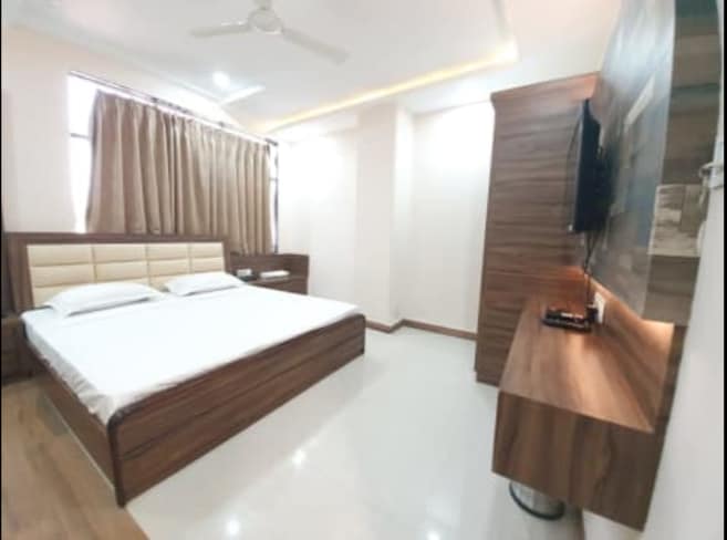 HOTEL GOLDEN PALACE, Gwalior
