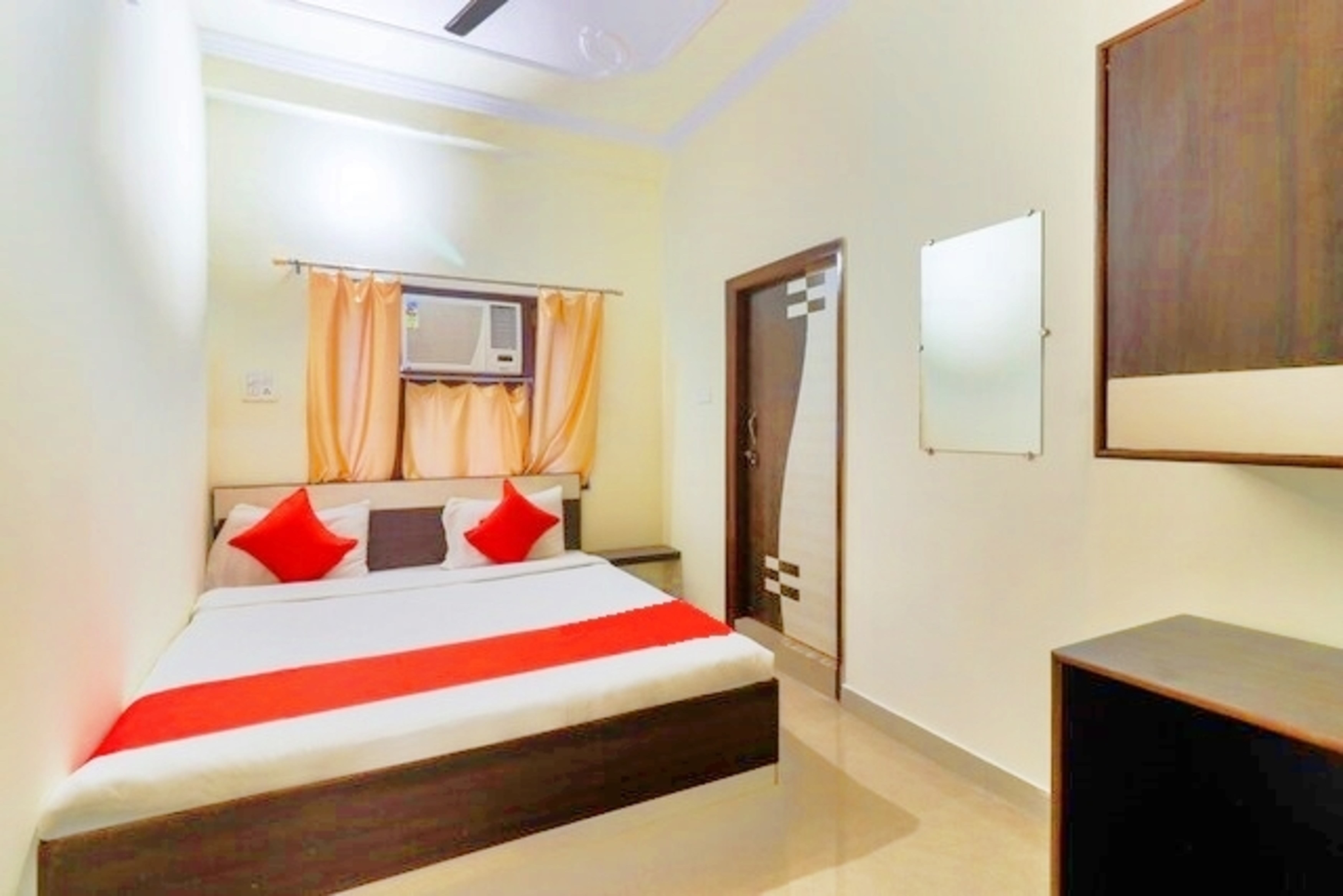 Hotel Station View Mugalsarai, Mughalsarai 5