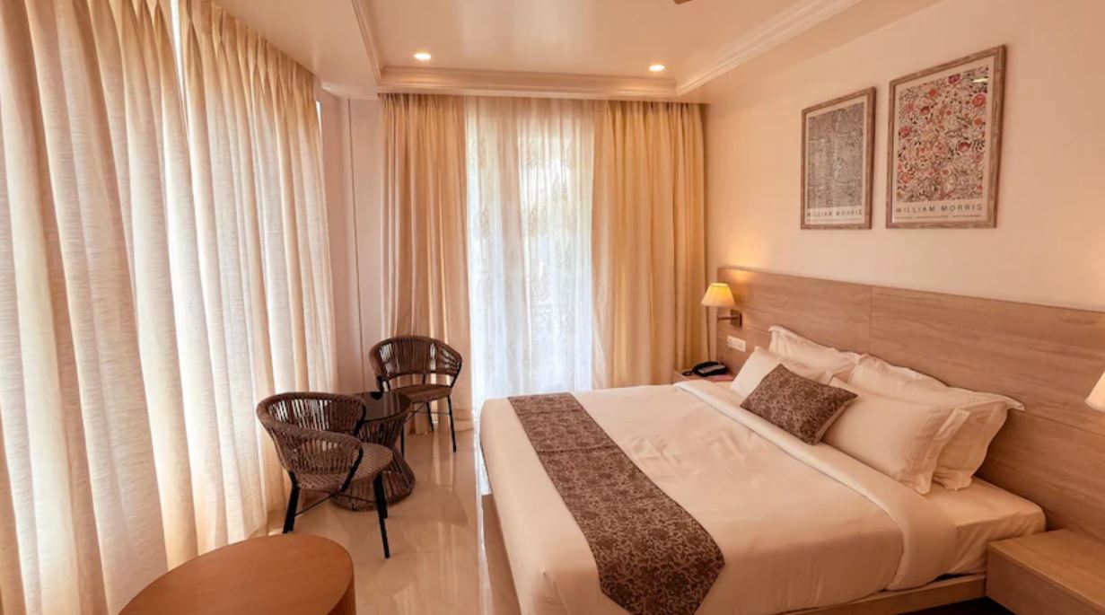 Deluxe Double Room with Balcony