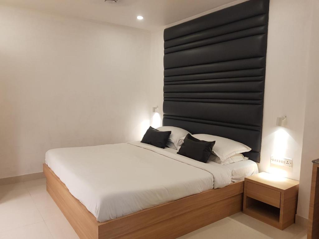 Roland Hotel - Kolkata, Kolkata
