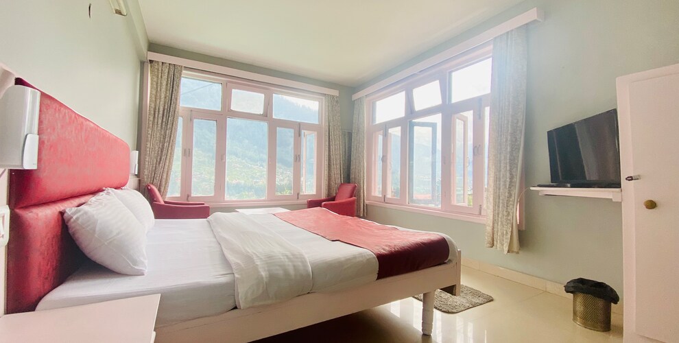 Super Deluxe Room With Mountain View