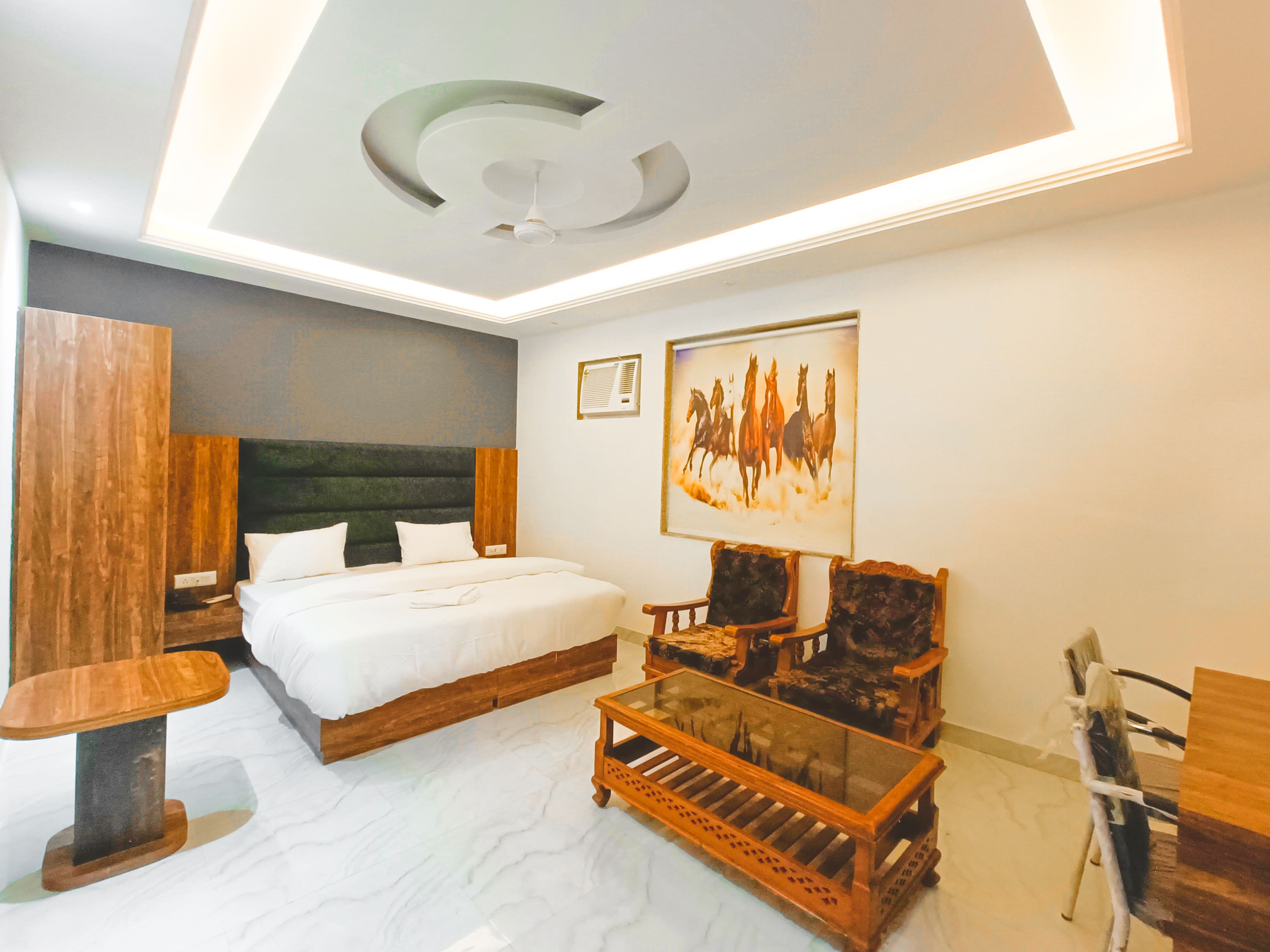 Deluxe Double Room (2 Adults + 1 Child)