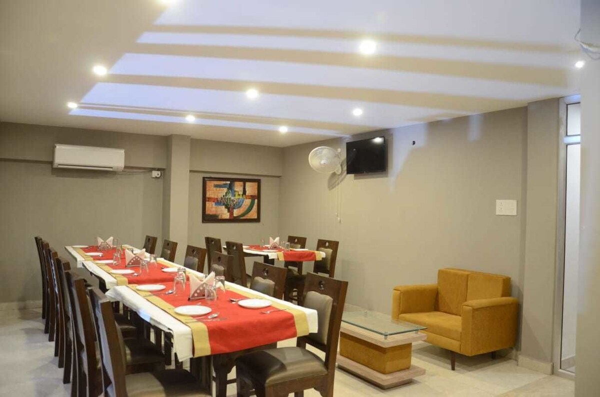 Hotel Yashpadam Continental, Allahabad 2
