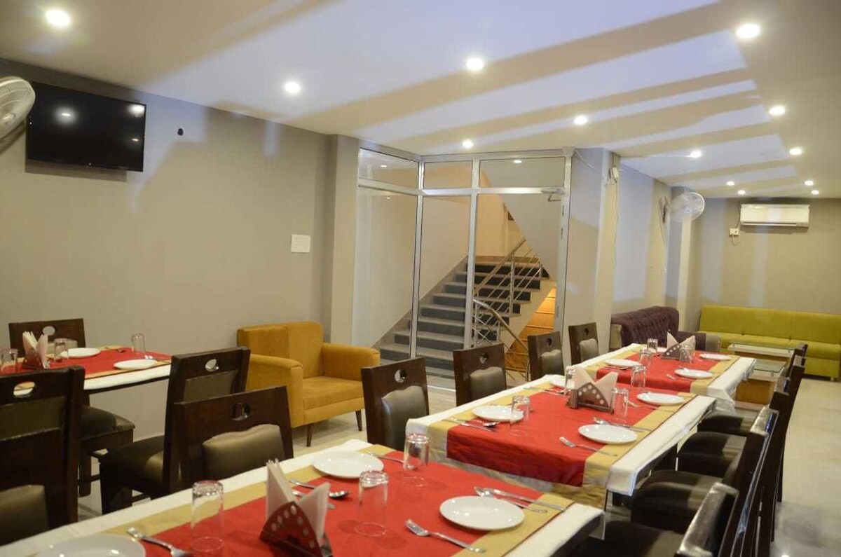 Hotel Yashpadam Continental, Allahabad 4