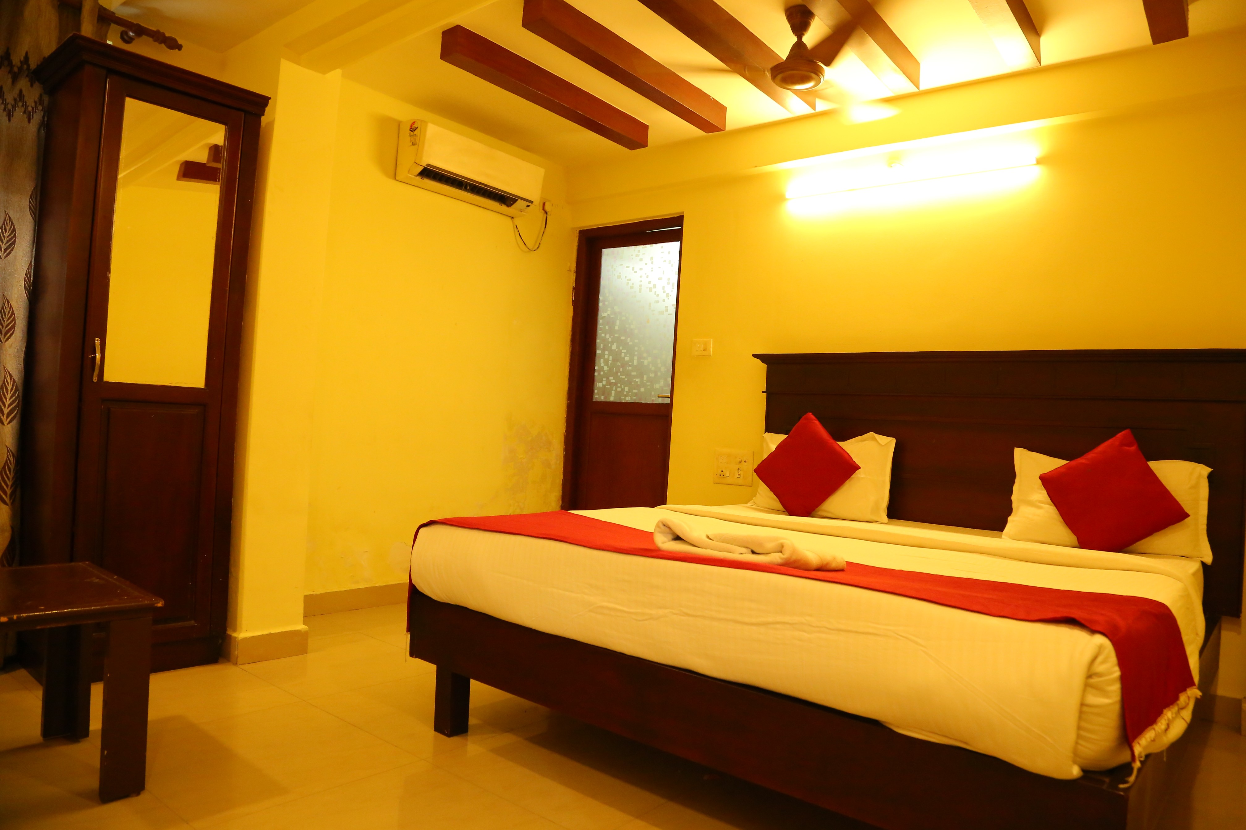 HOTEL MALABAR PLAZA DH ROAD, Kochi 5