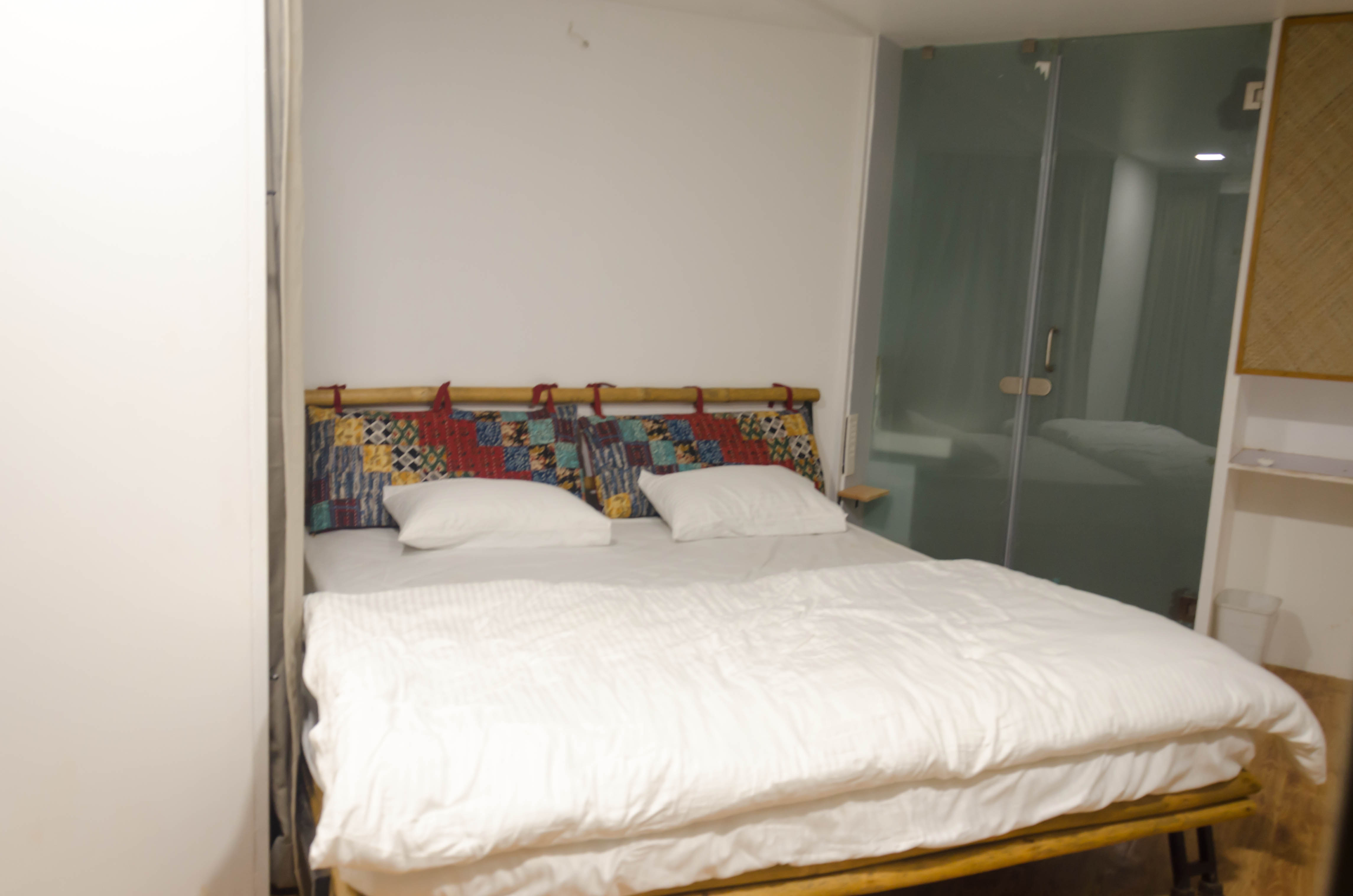 Containers are the best for couples. These rooms have a complete Dam and Valley View and offer tranquility and relaxation at their best. This option of accommodation is hygienic and has all the necessary amenities, to make you feel at home on your vacatio