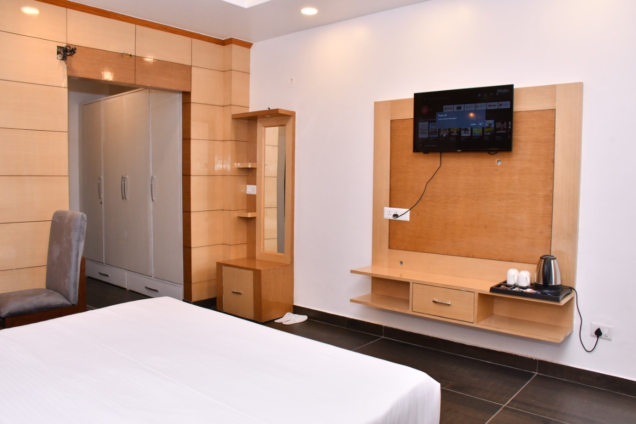 Hotel The Crown, Dharamshala 5