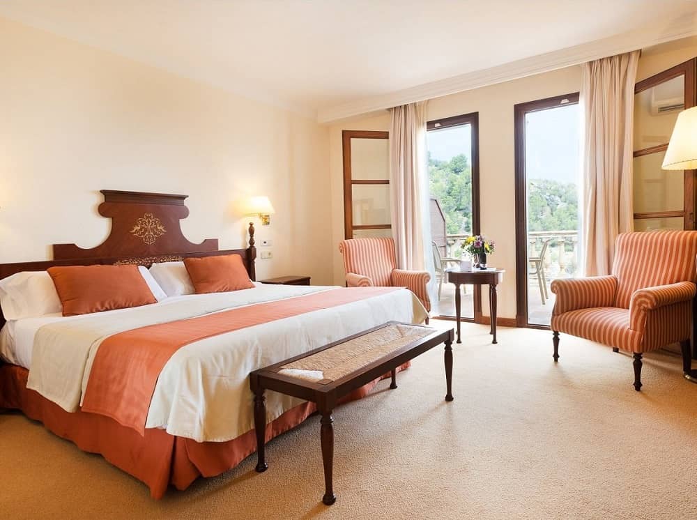 Doble Clásica con Balcón Anexo