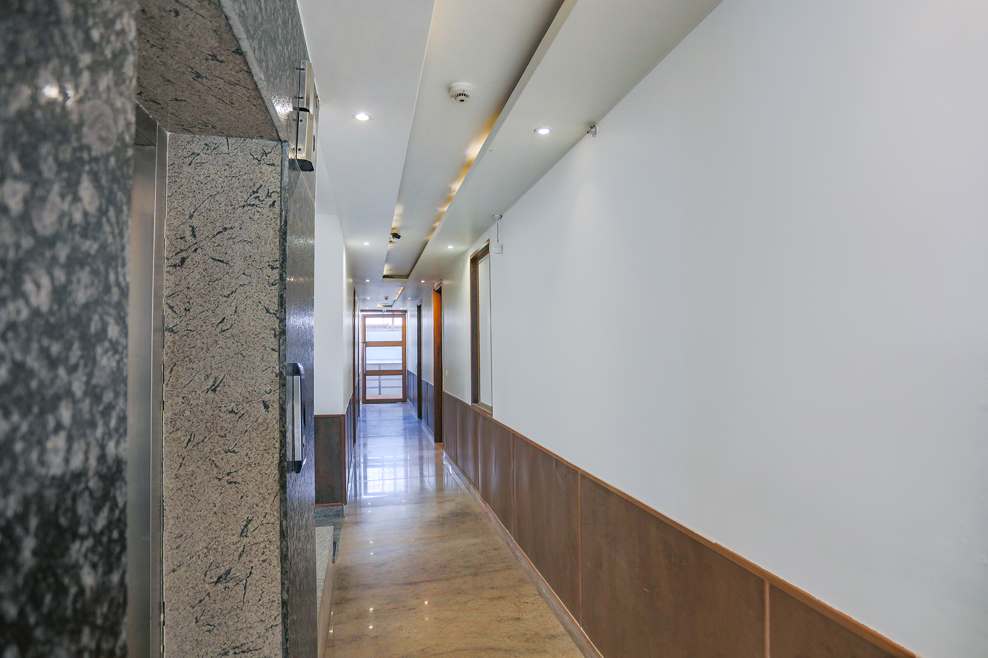 FabHotel The Horizon, Noida 3