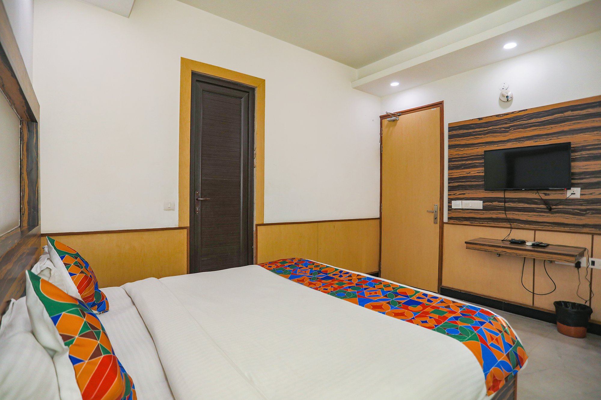 FabHotel The Horizon, Noida 4