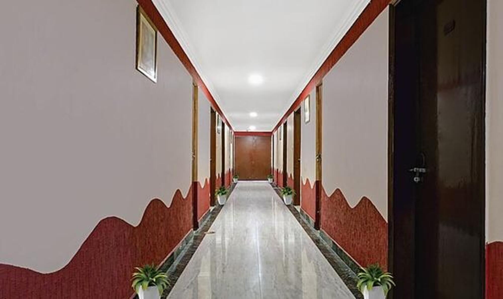 FabHotel K H Bar and Rest, Varanasi 2